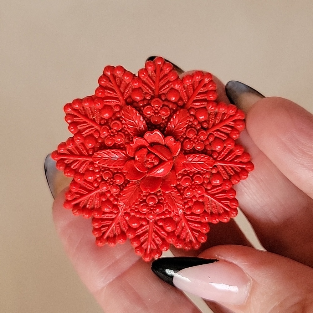 Vintage 1940s Red Floral Brooch Pin - Picture 5 of 5